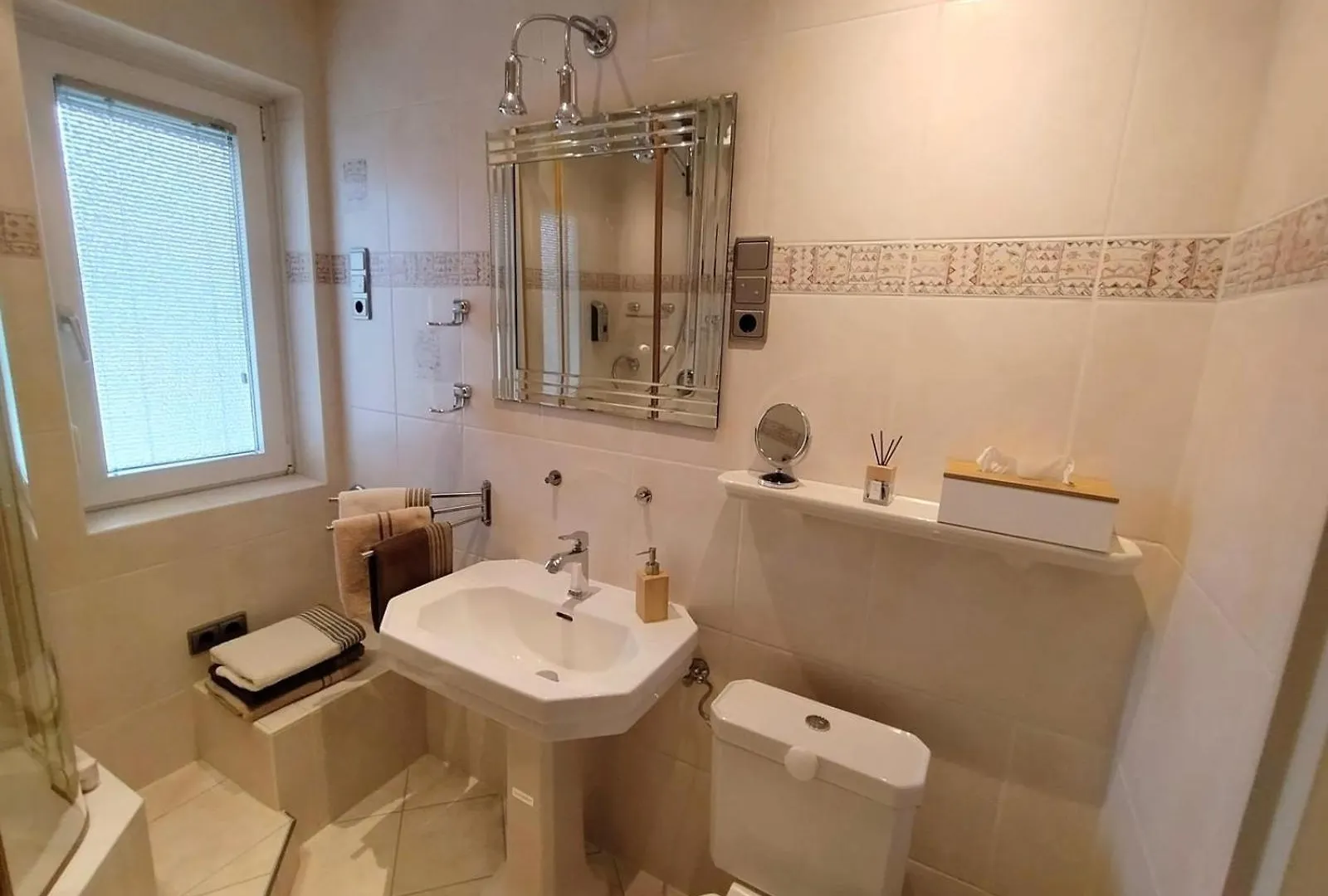 Apartment Casa Dami - Charmante Ferien- Und Monteurwohnung In Flughafennaehe Hugelsheim Germany